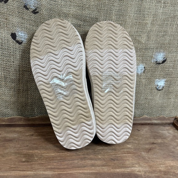 NIB, Very G, Sparks, Nude, Faux Fur Interior - Picture 3 of 8